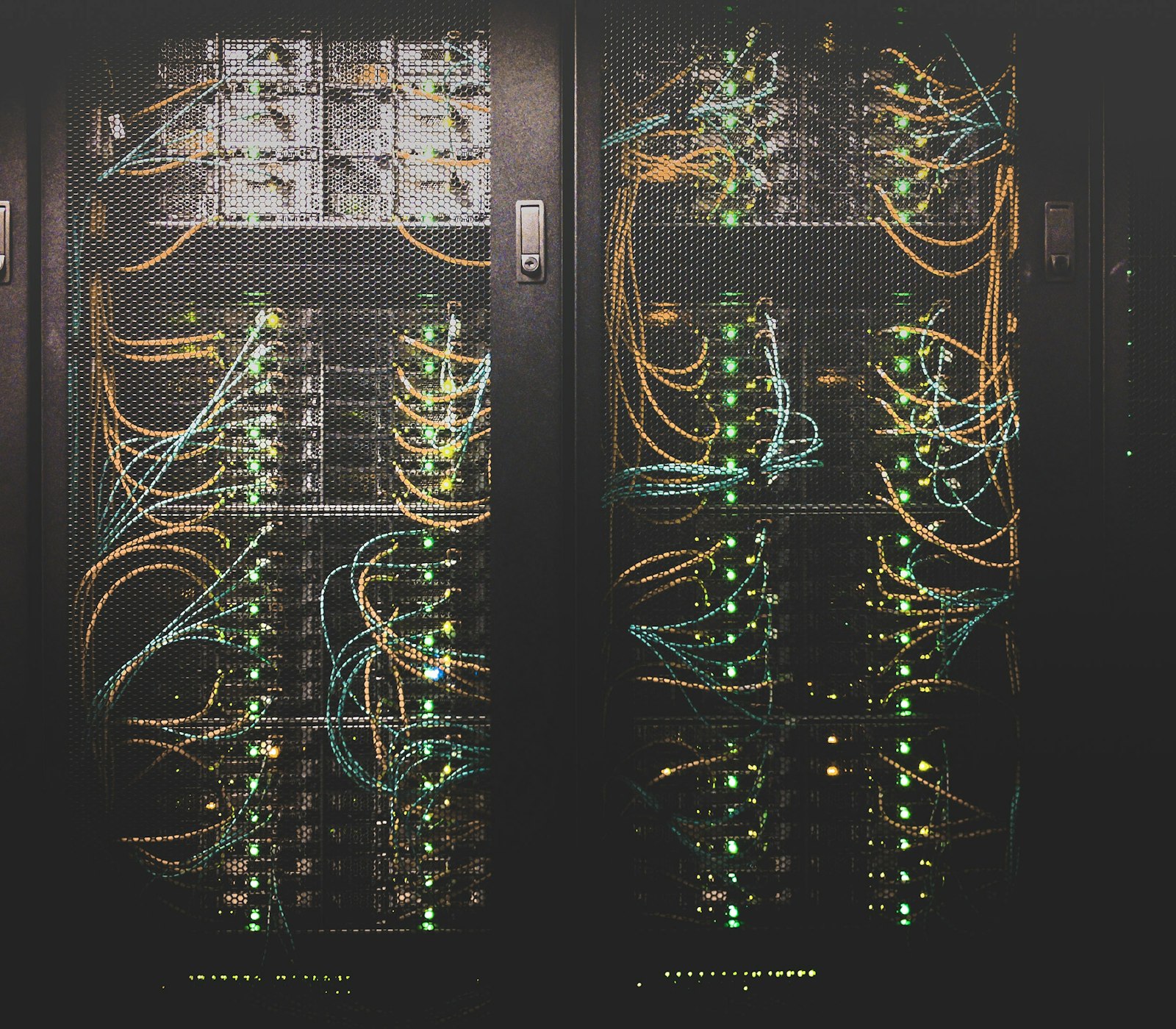 Server racks with active network cabling in a data center